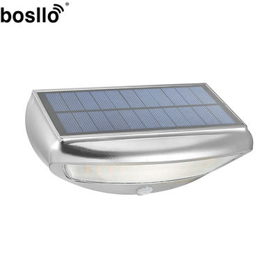 Harga yang bagus 3000K Solar Induction Light PC Material 3.7V 2200mA Sertifikat FCC on line