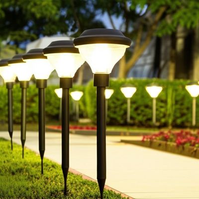 Harga yang bagus Stake Lampu Taman Surya Putih Panas 6-8 Jam Waktu Pengisian Meningkatkan Ruang Luar Ruangan Anda on line